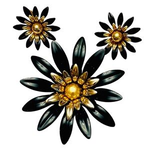 Vintage Signed Sarah Coventry Black Flower Brooch And Clip Earrings Set